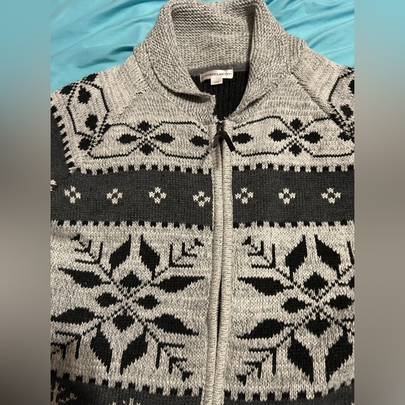 Cozy Grey Wool Zipper Patterned Sweater Medium - Picture 2 of 5